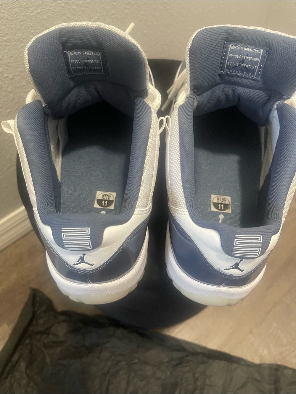 Air Jordan 11 Retro Low
WHITE/MIDNIGHT NAVY BLANC/MARINE - Picture 5 of 7